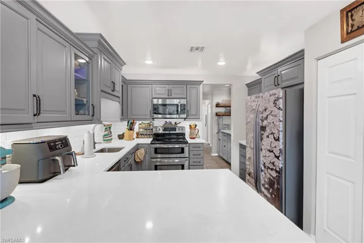 1443  Larkspur  DR, Fort Myers, FL 33901