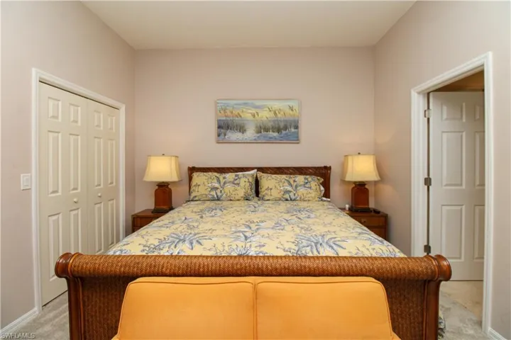 172  Vintage  CIR, Naples, FL 34119