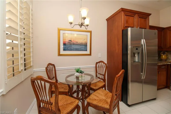 172  Vintage  CIR, Naples, FL 34119