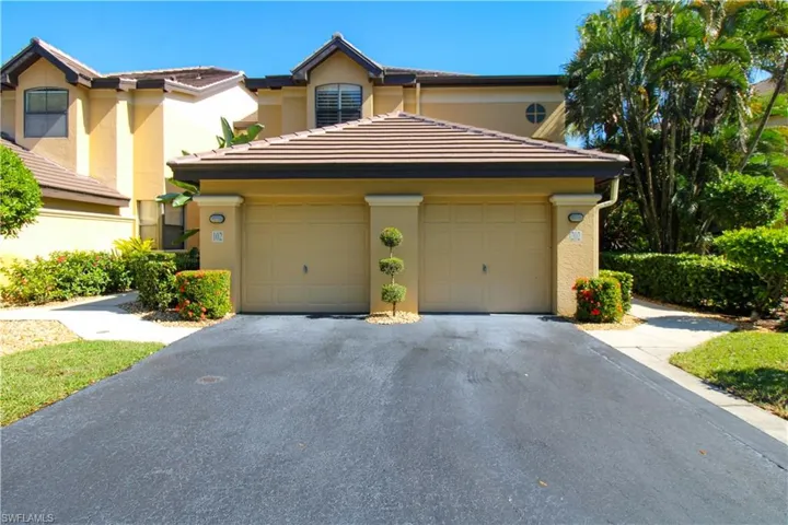 172  Vintage  CIR, Naples, FL 34119