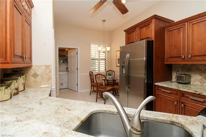 172  Vintage  CIR, Naples, FL 34119