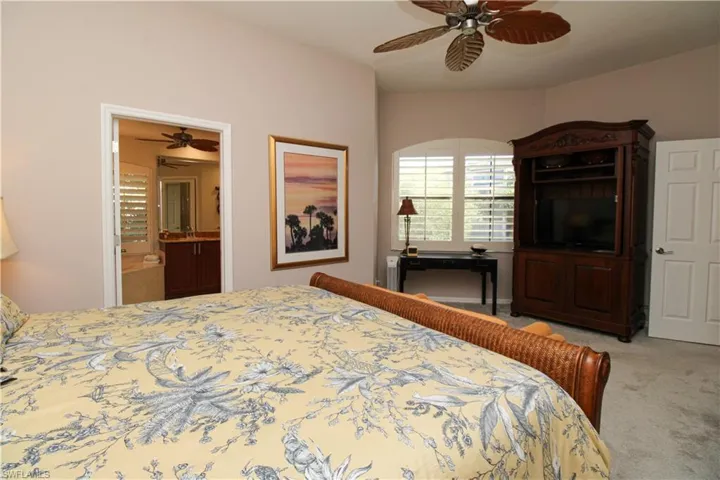 172  Vintage  CIR, Naples, FL 34119