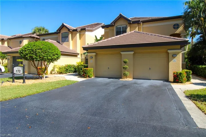 172  Vintage  CIR, Naples, FL 34119