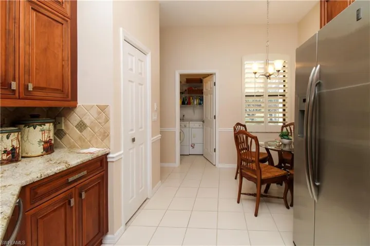 172  Vintage  CIR, Naples, FL 34119