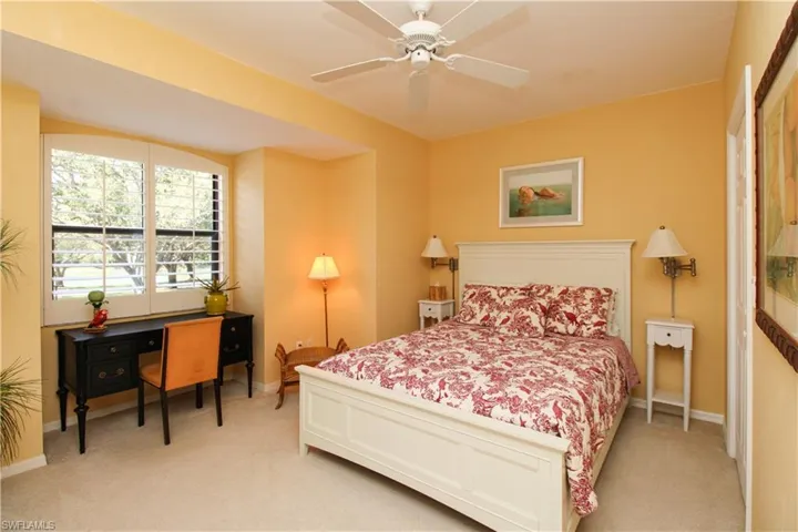 172  Vintage  CIR, Naples, FL 34119