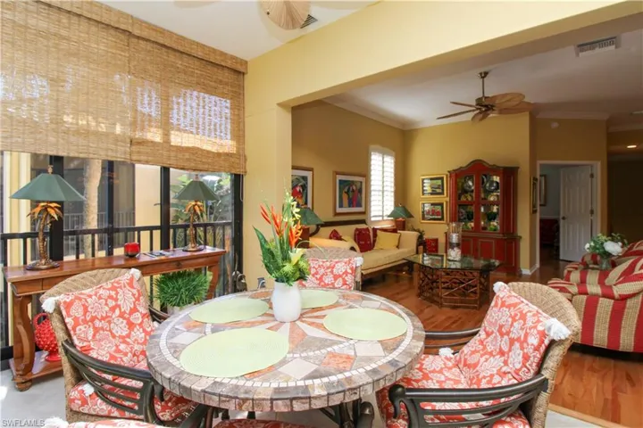 172  Vintage  CIR, Naples, FL 34119