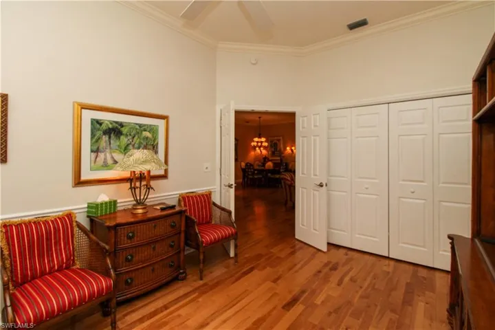 172  Vintage  CIR, Naples, FL 34119