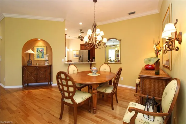 172  Vintage  CIR, Naples, FL 34119