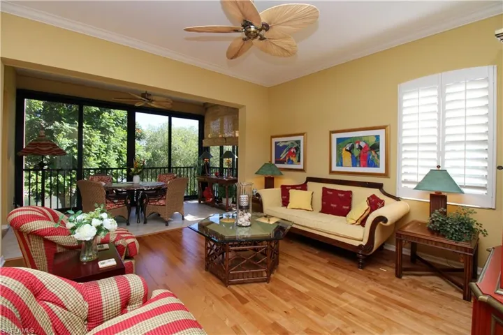 172  Vintage  CIR, Naples, FL 34119