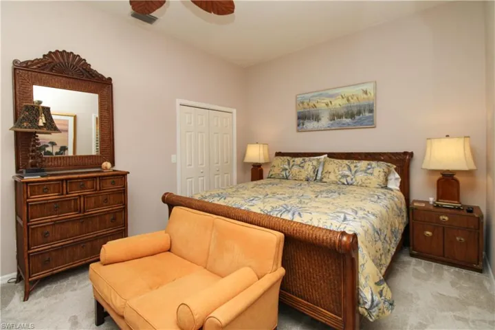 172  Vintage  CIR, Naples, FL 34119