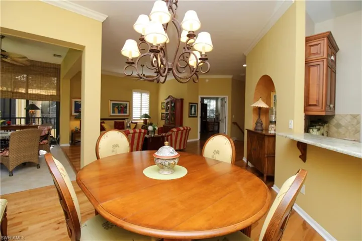 172  Vintage  CIR, Naples, FL 34119