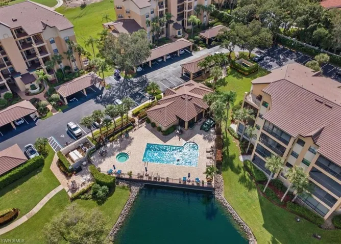 172  Vintage  CIR, Naples, FL 34119
