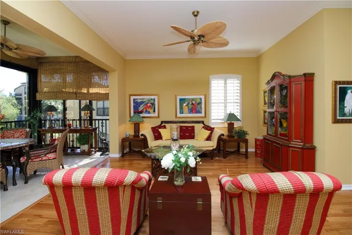172  Vintage  CIR, Naples, FL 34119