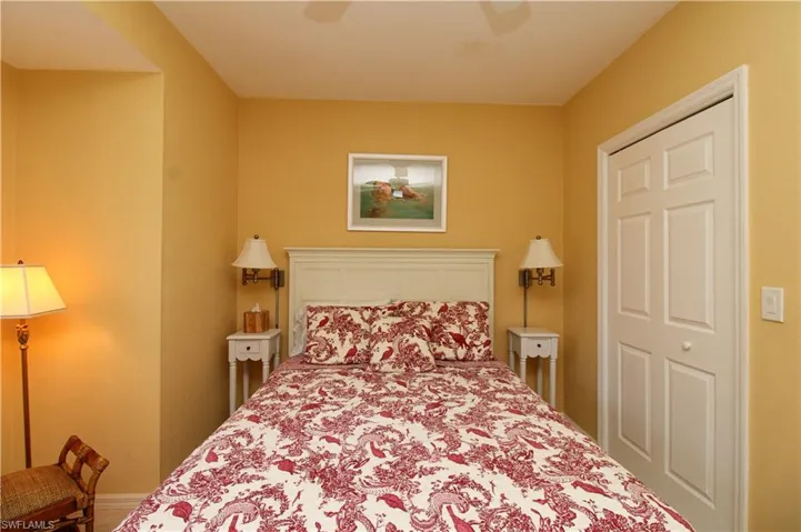 172  Vintage  CIR, Naples, FL 34119