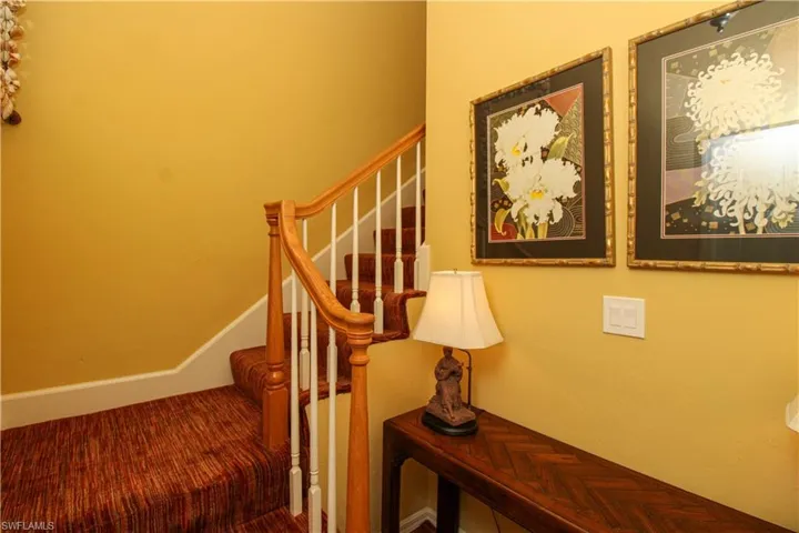 172  Vintage  CIR, Naples, FL 34119