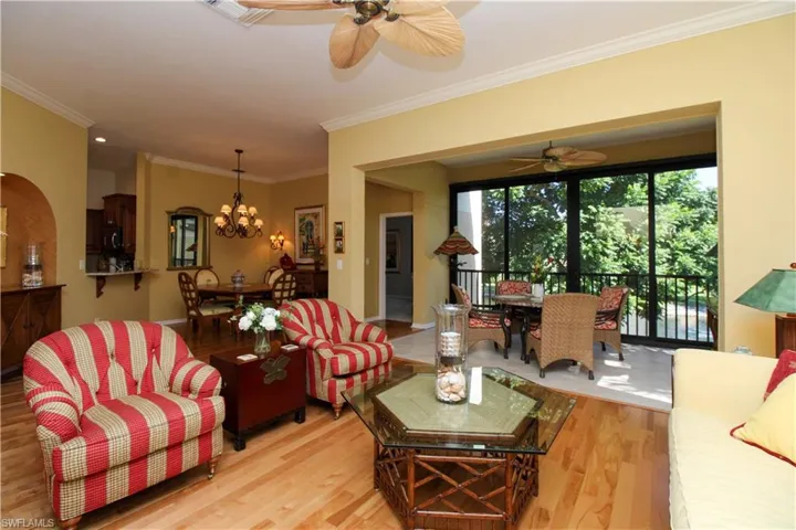 172  Vintage  CIR, Naples, FL 34119