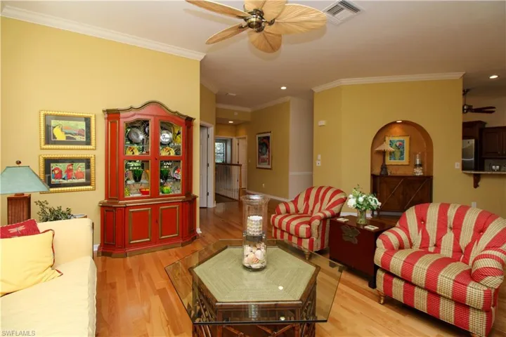 172  Vintage  CIR, Naples, FL 34119