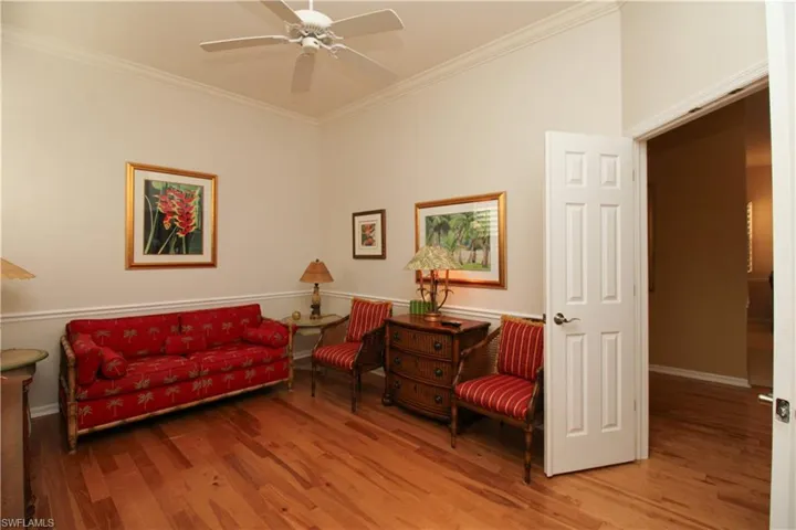 172  Vintage  CIR, Naples, FL 34119