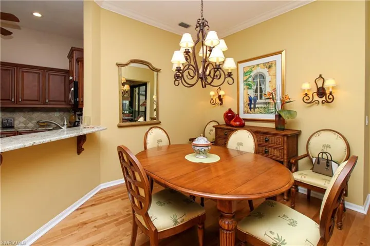 172  Vintage  CIR, Naples, FL 34119