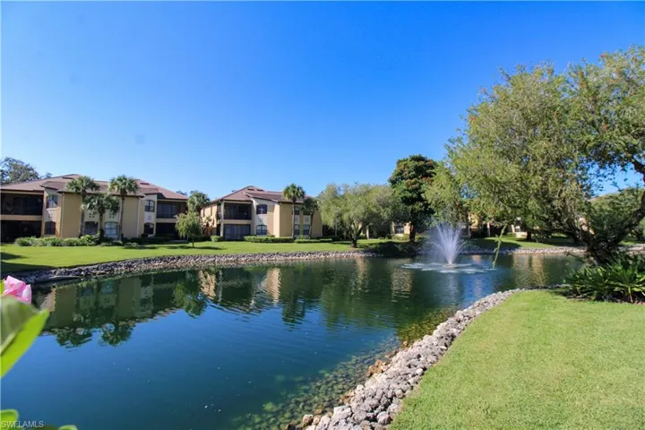 172  Vintage  CIR, Naples, FL 34119