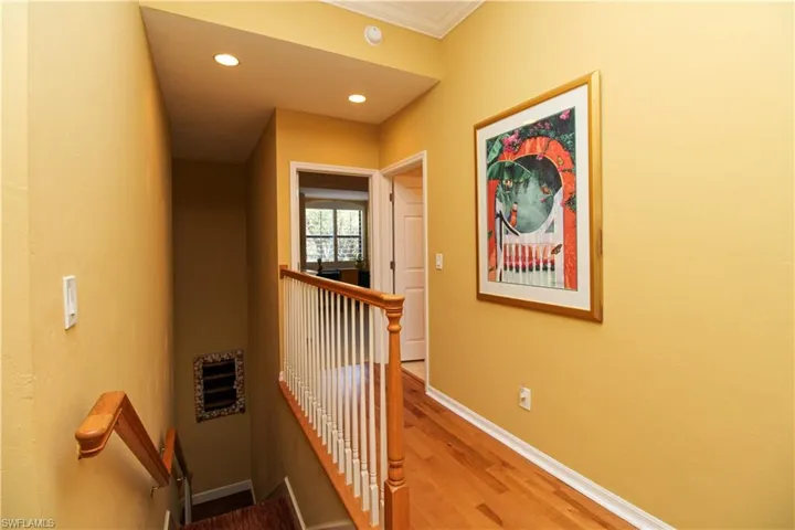 172  Vintage  CIR, Naples, FL 34119