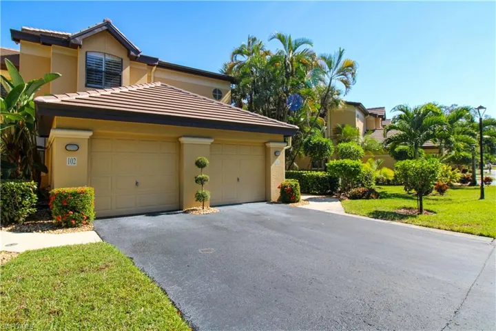 172  Vintage  CIR, Naples, FL 34119