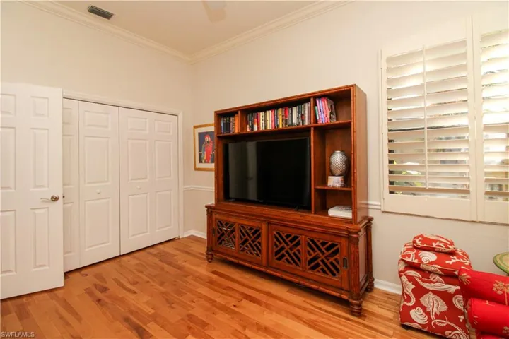 172  Vintage  CIR, Naples, FL 34119