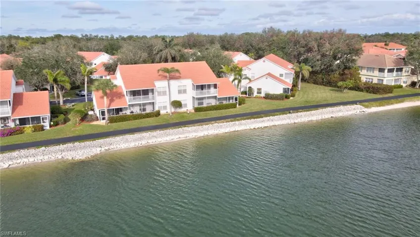 555  Windsor  SQ, Naples, FL 34104