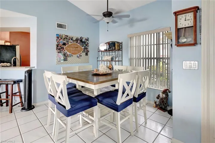 555  Windsor  SQ, Naples, FL 34104