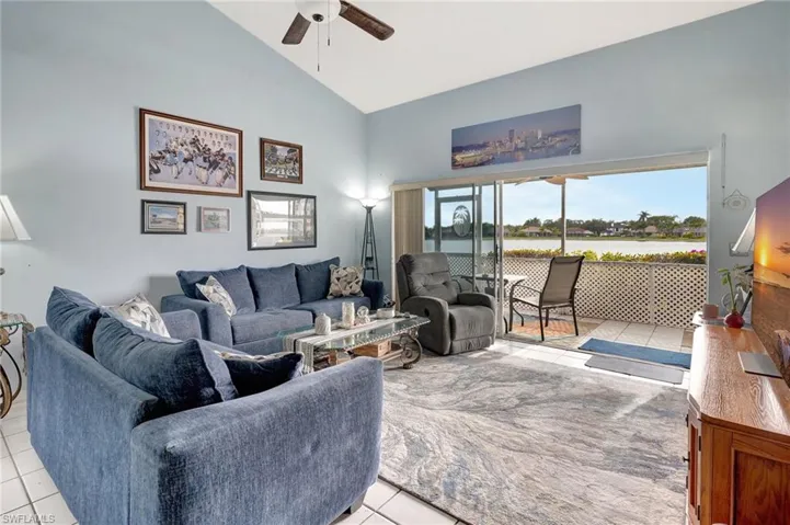 555  Windsor  SQ, Naples, FL 34104