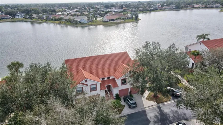 555  Windsor  SQ, Naples, FL 34104