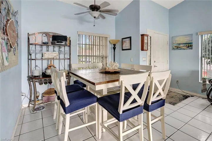 555  Windsor  SQ, Naples, FL 34104