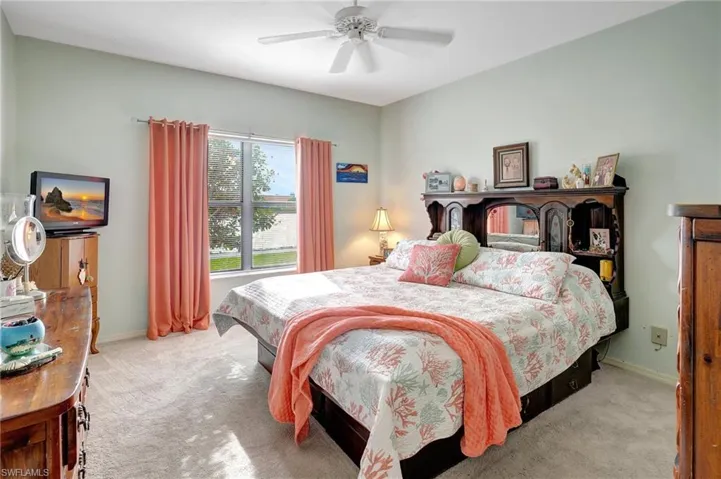 555  Windsor  SQ, Naples, FL 34104