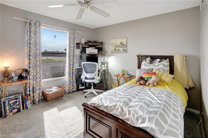 555  Windsor  SQ, Naples, FL 34104
