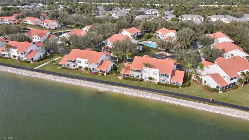 555  Windsor  SQ, Naples, FL 34104