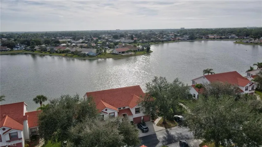 555  Windsor  SQ, Naples, FL 34104