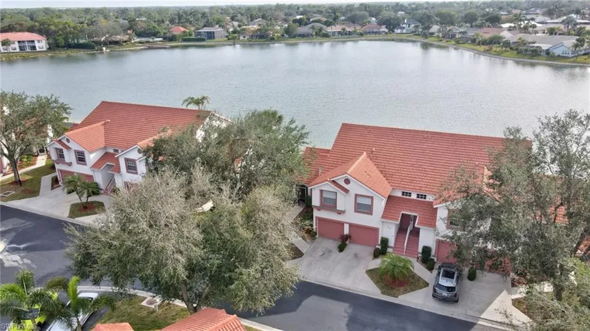 555  Windsor  SQ, Naples, FL 34104