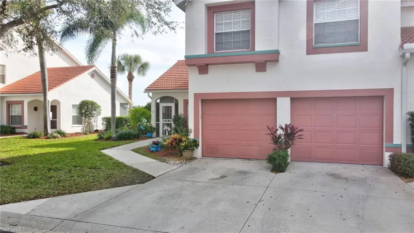 555  Windsor  SQ, Naples, FL 34104