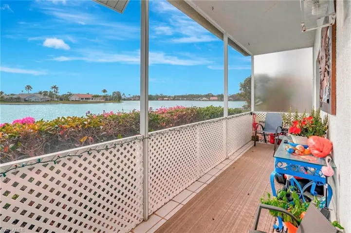 555  Windsor  SQ, Naples, FL 34104