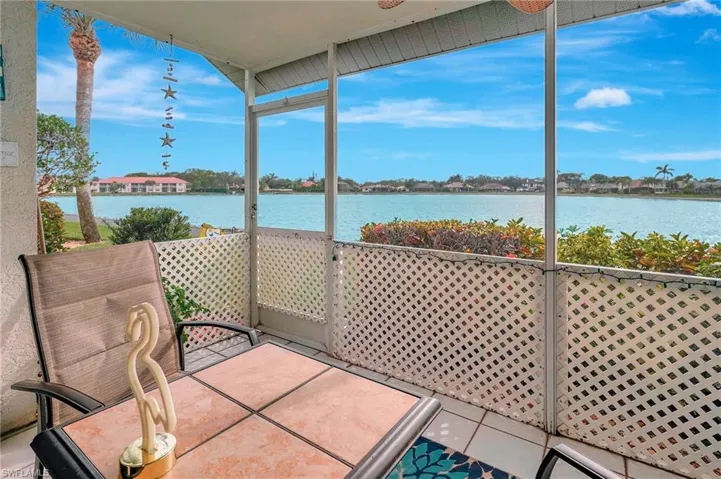 555  Windsor  SQ, Naples, FL 34104