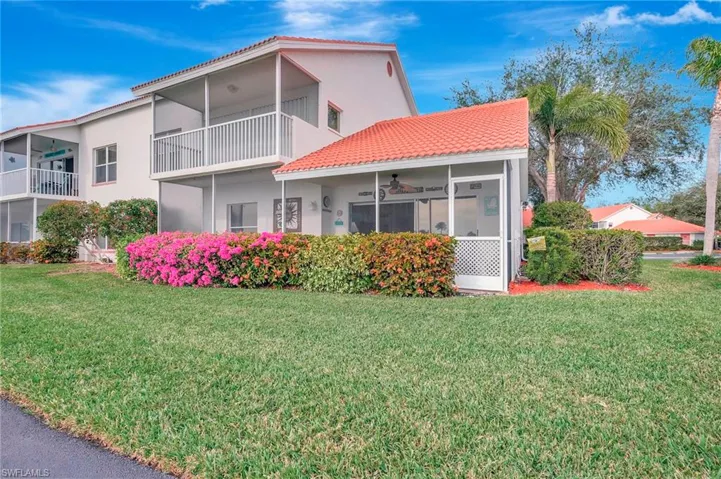 555  Windsor  SQ, Naples, FL 34104