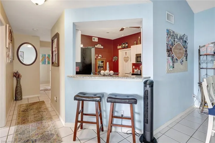 555  Windsor  SQ, Naples, FL 34104