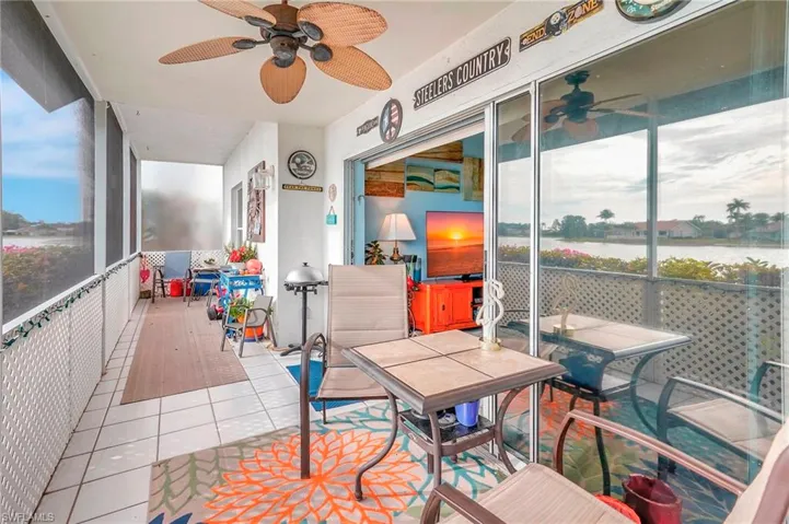 555  Windsor  SQ, Naples, FL 34104