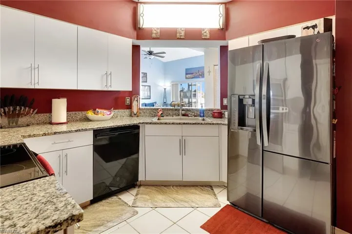 555  Windsor  SQ, Naples, FL 34104