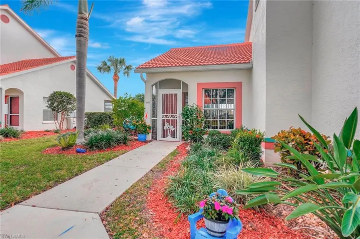 555  Windsor  SQ, Naples, FL 34104