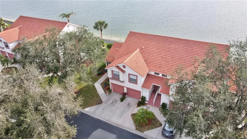 555  Windsor  SQ, Naples, FL 34104
