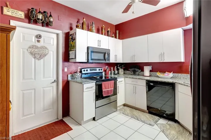 555  Windsor  SQ, Naples, FL 34104