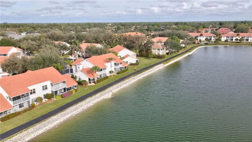 555  Windsor  SQ, Naples, FL 34104
