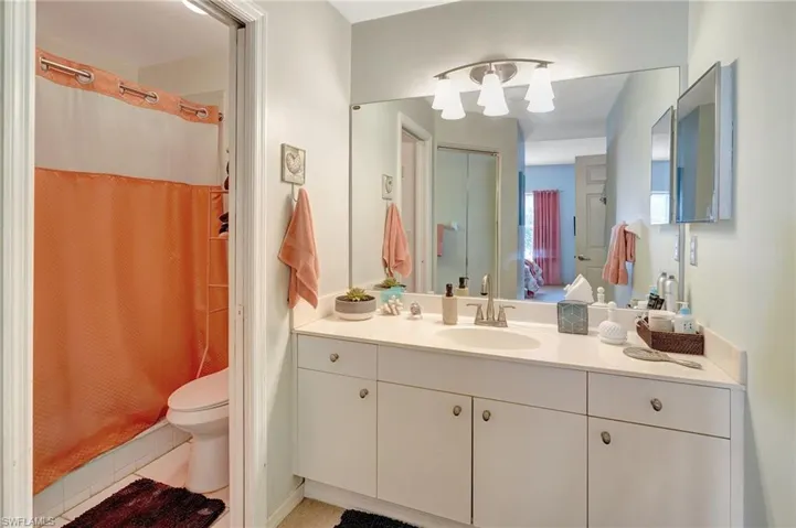 555  Windsor  SQ, Naples, FL 34104