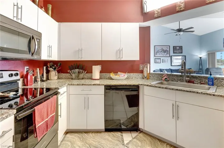 555  Windsor  SQ, Naples, FL 34104